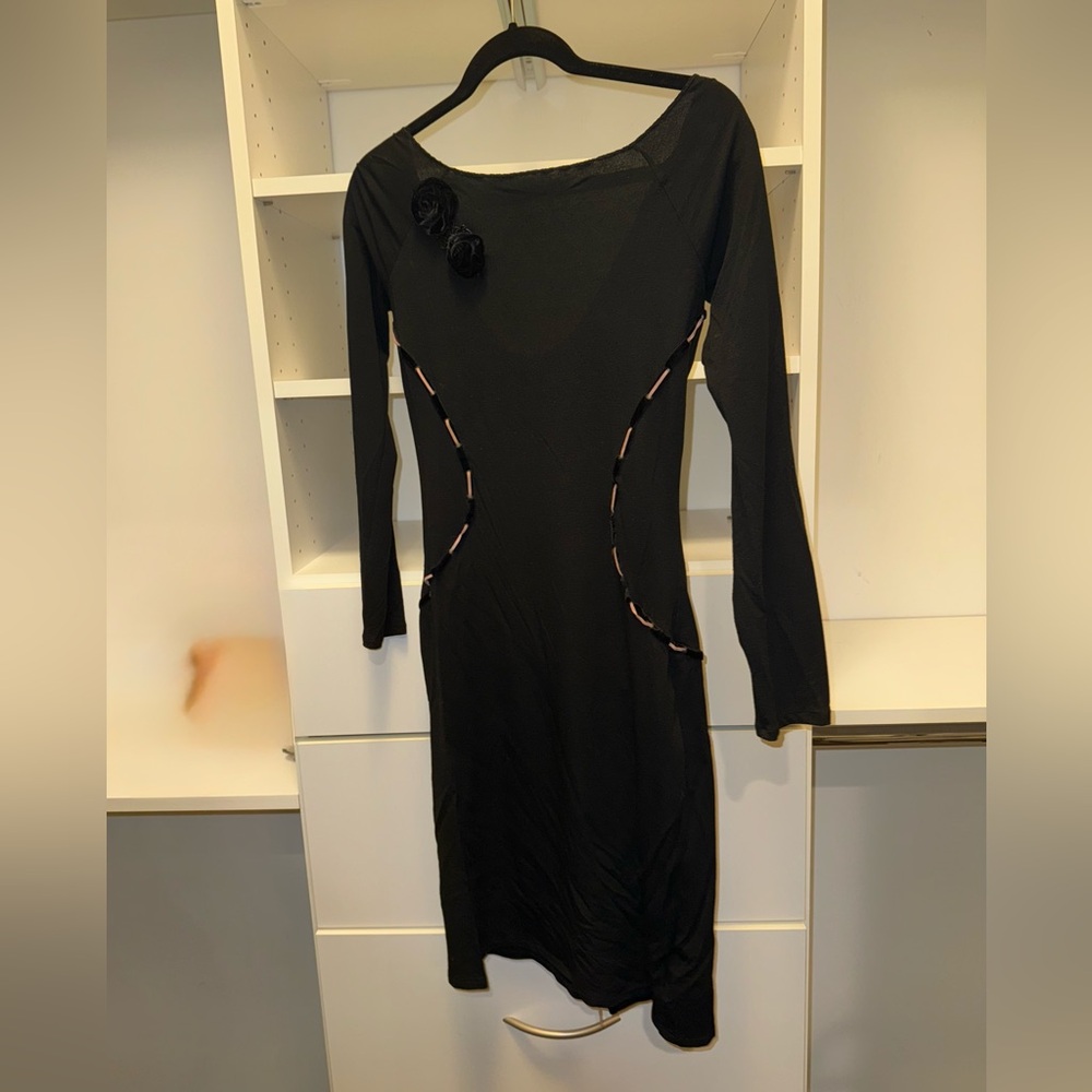 BLUMARINE BLACK DRESS WITH VELOUR FLOWER DETAIL Sz 42. MADE IN ITALY